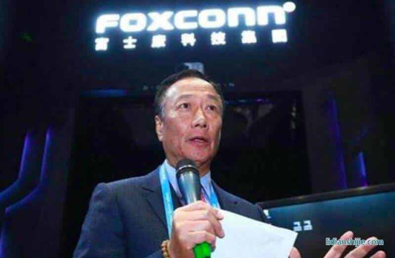 華為認為汽車是4個輪子的計算機，富士康認為是4個輪子的iPhone