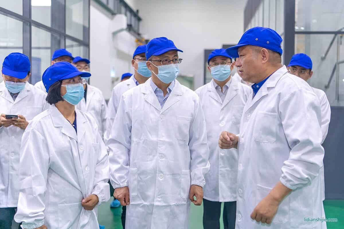 遼寧省政府發展研究中心副主任洪英率調研組來到康輝新材料科技有限公司走訪調研