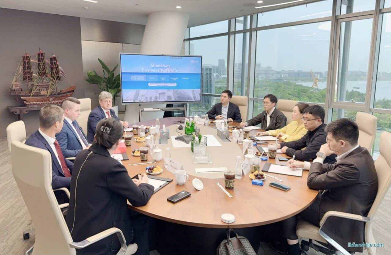 4月19日，芬蘭科斯霍爾姆市議會主席Christoffer Ingo、市長Rurik Ahlberg、技術總監(jiān)Ben Antell及芬蘭投資署成員一行蒞臨杉杉