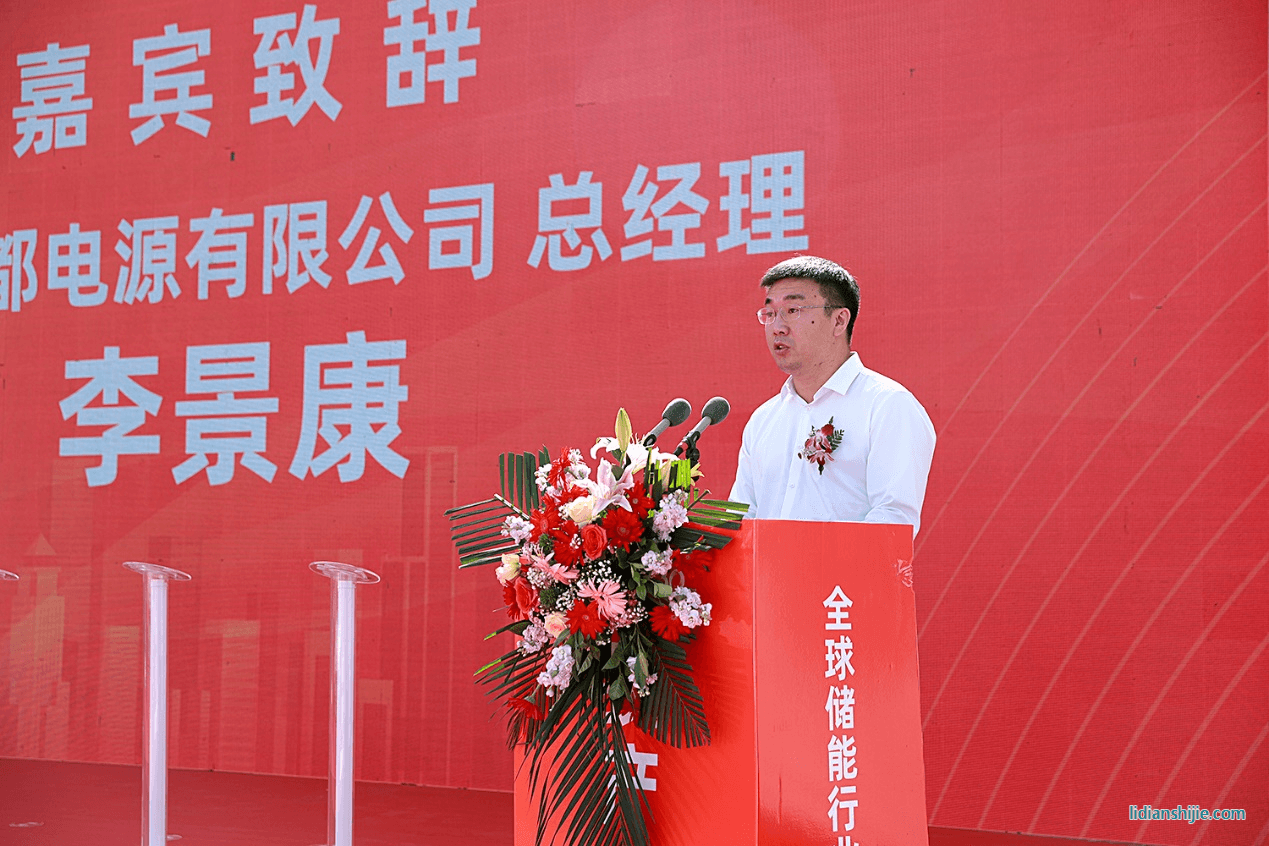 酒泉市委常委、市政府黨組成員、市委秘書長石峰 酒泉市委常委、市政府黨組成員、市委秘書長石峰