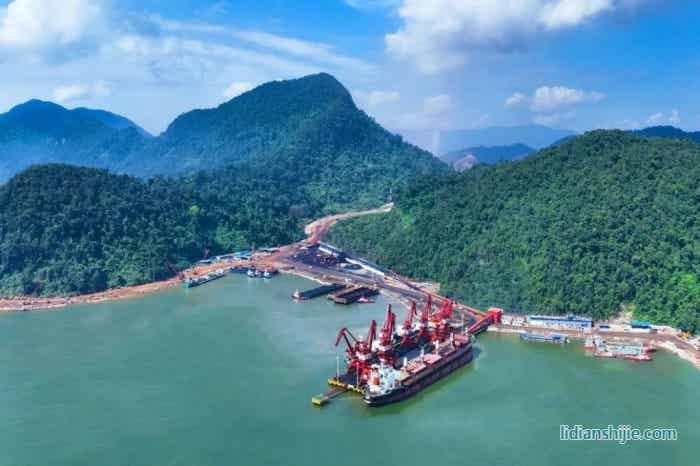 超萬金噸鎳產品在中偉印尼北莫羅瓦利產業基地園區碼頭裝載完畢 超萬金噸鎳產品在中偉印尼北莫羅瓦利產業基地園區碼頭裝載完畢